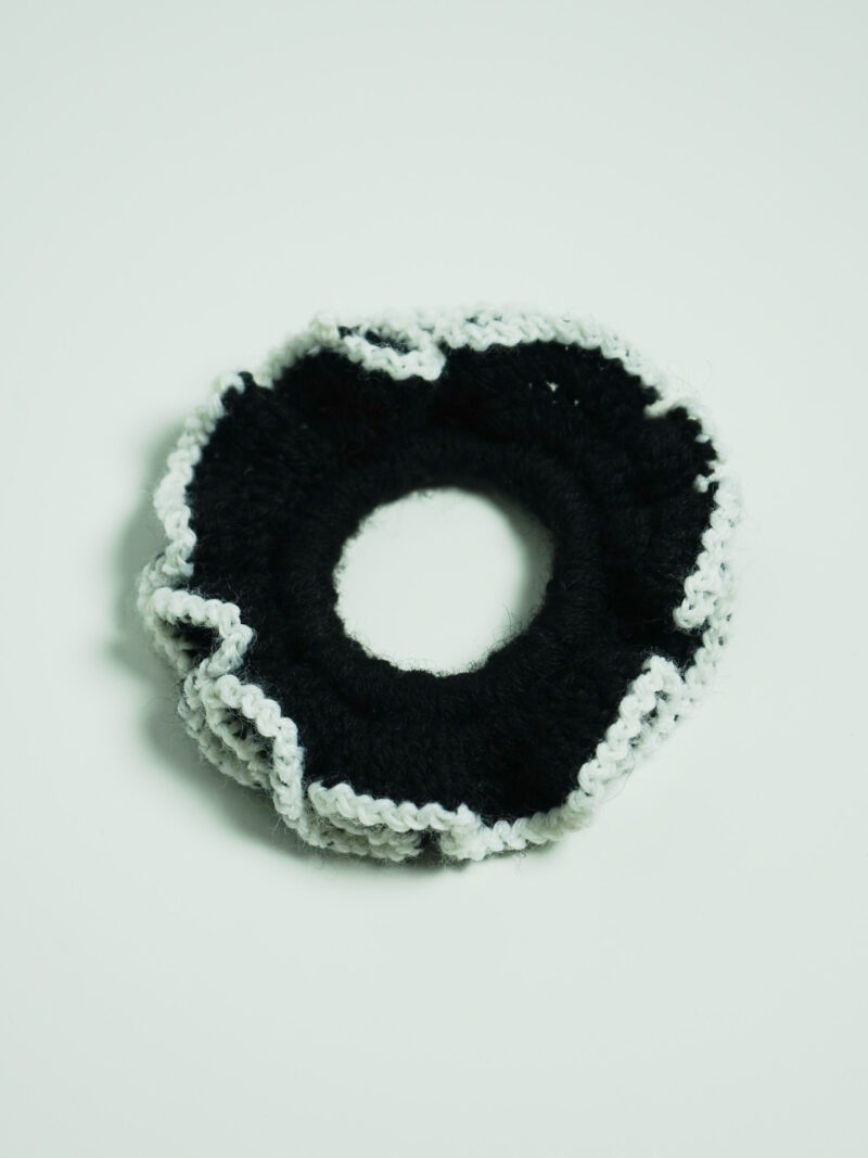 Sunflower Scrunchie Black & White