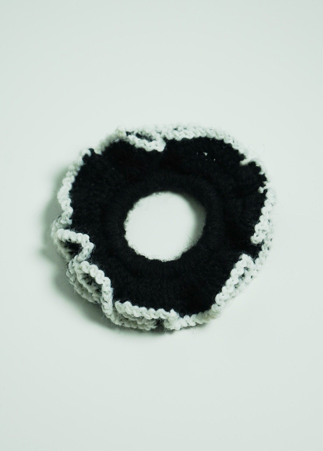 Sunflower Scrunchie Black & White